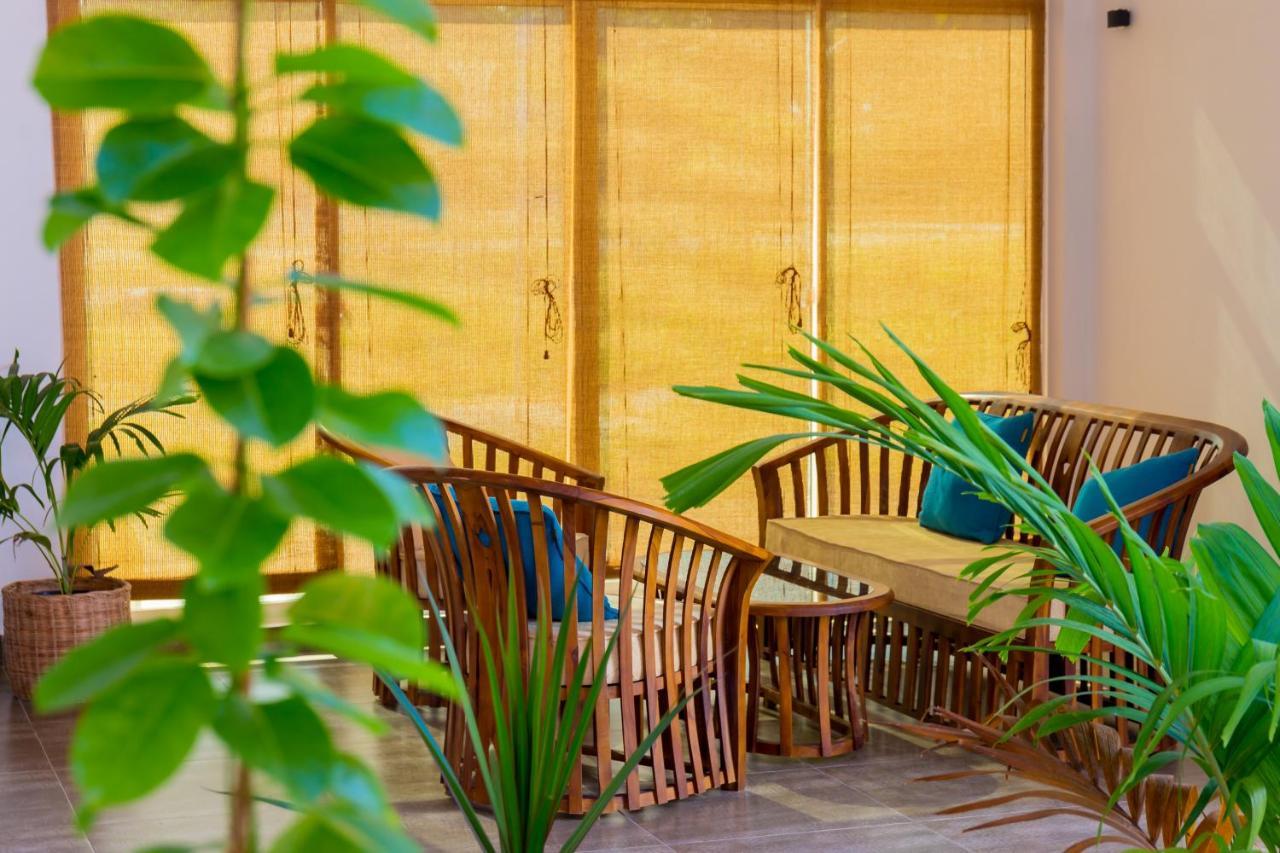 Nihaali Maldives Hotel Kudarikilu Exterior foto